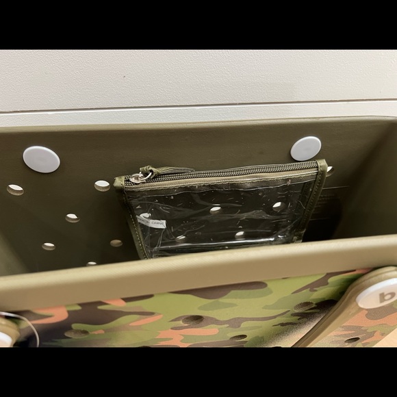 Bogg Bag NWT SIZE BABY BOGG…color is camo with coral - Picture 6 of 6